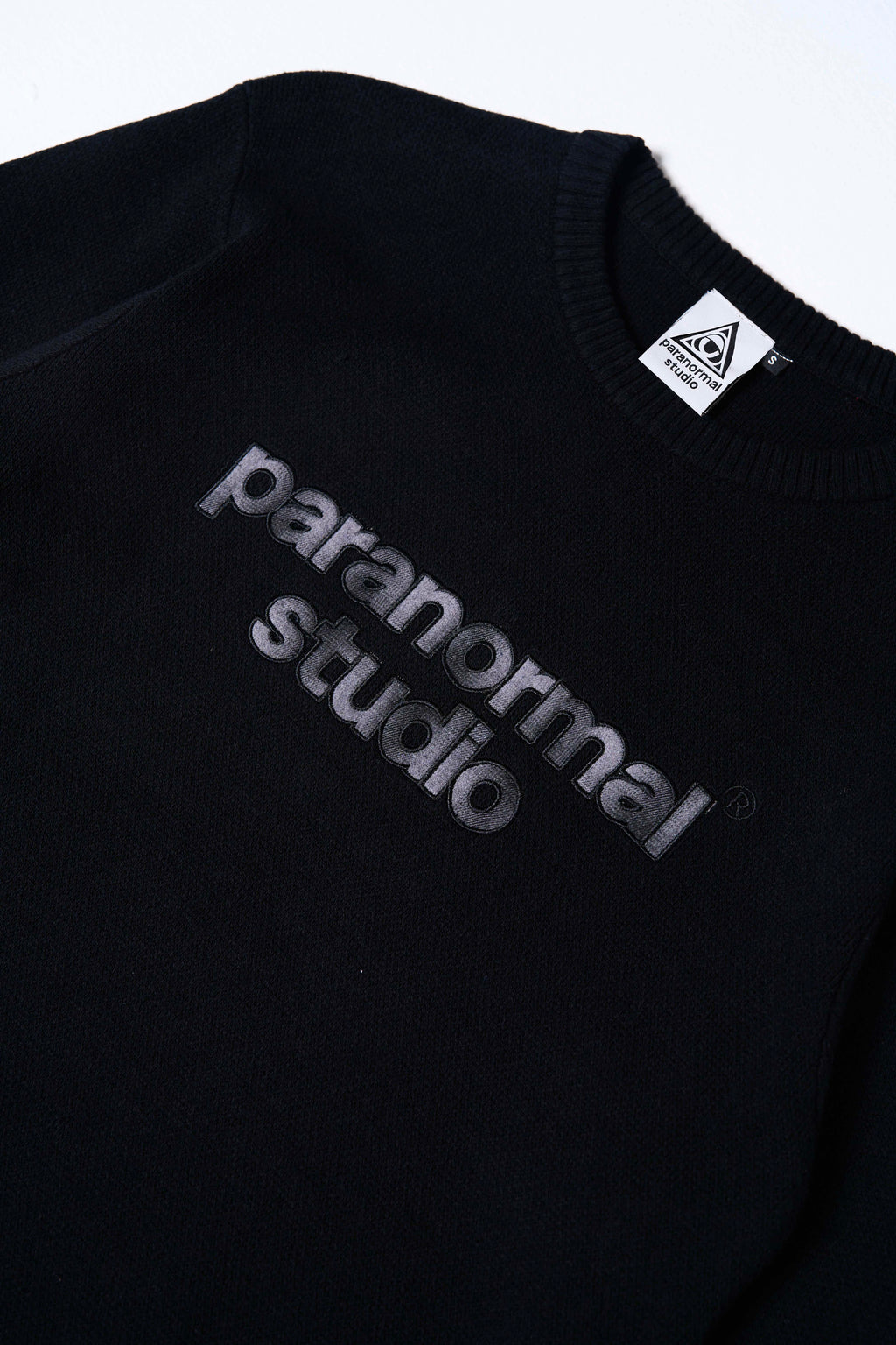 applique logo knit